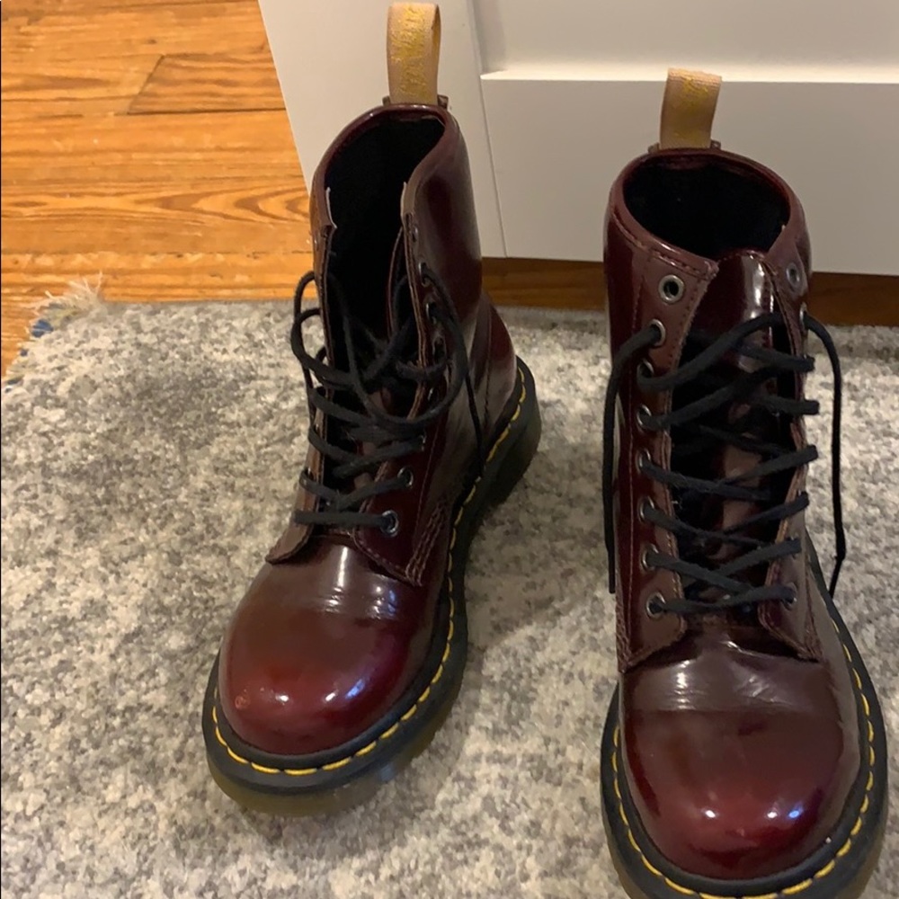 Dr. Martens / maroon